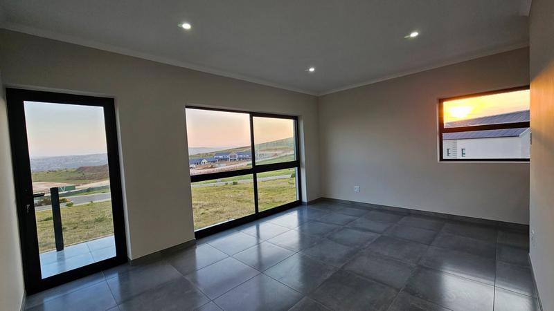 4 Bedroom Property for Sale in Outeniquasbosch Western Cape